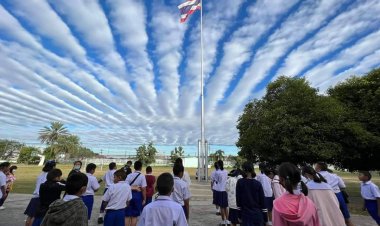 ฮือฮา!เรดิเอตัส ปรากฏการณ์เมฆเรียงเป็นแถวสุดสวยงามตระการตาที่อุดรธานี