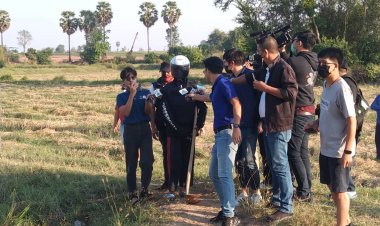 ตำรวจนำ 3 ผู้ต้องหาฆ่าหนุ่มบัวใหญ่ฝังดินกลางทุ่งนา ทำแผนประกอบคำรับสารภาพ