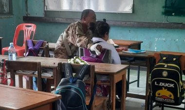 อดีตหนุ่มกู้ภัยคลั่ง! ควงปืนบุกจี้ลูกสาวในห้องเรียน ประชดเมียขอหย่า ตร.บุกชาร์จระทึก ครู-นร.หนีตายวุ่น