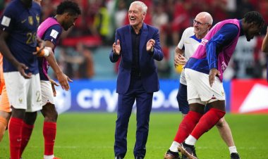 'เดส์ชองส์'โครตปลื้มพา'ฝรั่งเศส'ทะลุชิงฯเวิลด์คัพอีกครั้ง - 'มาครง' ชื่นชมกุนซือ-ผู้เล่น