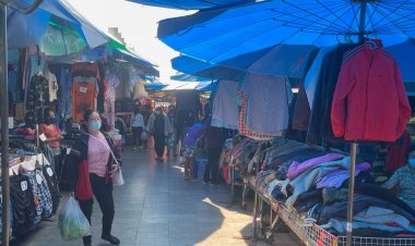 ขอนแก่นอากาศหนาวมาก เสื้อกันหนาวมือสอง ผ้าพันคอขายดีเป็นพิเศษ