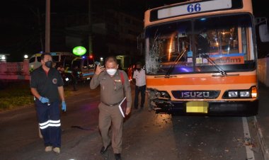 หนุ่มใหญ่บิด จยย.ย้อนศร พุ่งประสานงารถเมล์สาย 66 ดังสนั่น ดับสยองเป็นศพคาถนน