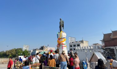 ชาวโคราชแห่ไหว้ขอพรย่าโม สิ่งศักดิ์สิทธิ์คู่เมืองโคราชช่วยดลบันดาลให้"พระองค์ภา"หายพระประชวรโดยเร็ว