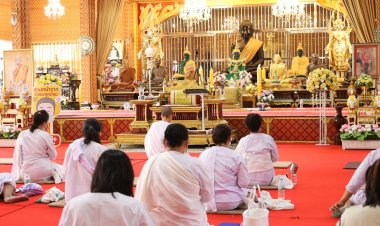 แม่ชีโคราช ร่วมสวดมนต์บูชาธรรม อธิษฐานจิตส่งกำลังใจถวายพระพรให้ เจ้าฟ้าพัชรกิติยาภา