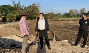 “นายกเคี้ยง-กำนันดม-ผู้ใหญ่หมี”ลงพื้นที่ศึกษาดูงาน โครงการพัฒนาแหล่งน้ำเพื่อเกษตรกร ต.แม่ตาว