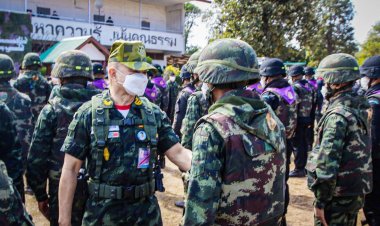 ผู้บัญชาการทหารบก พร้อมด้วยนายกสมาคมแม่บ้านทหารบกลงพื้นที่เยี่ยมกำลังพลไทยแดนไทย-ลาว อ.เขมราฐ