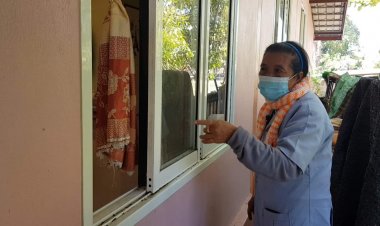 คนร้ายอาศัยจังหวะชาวบ้านรวมตัวลุ้นหวย ย่องเงียบฉกกระเป๋าเงิดเชิด1หมื่่นบาทหนีลอยนวล