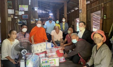 “พระครูจิโรจ-นายกเคี้ยง-กำนันดม”ร่วมโครงการจิตอาสา พระเยี่ยมบ้านกลุ่มผู้สูงอายุชาวแม่สอด