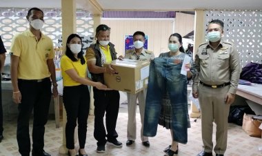 ฝนตกนี้ไม่หนาวกิ่งกาชาดอำเภอเบตงรับมอบเสื้อผ้าตามโครงการ ปันเสื้อเพื่อเท้าน้องรับมอบเสื้อผ้าตามโครงการ ปันเสื้อเพื่อเท้าน้อง