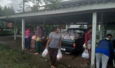 เทศบาลเมืองพัทลุงลุยแจกถุงยังชีพผู้ประสบภัยน้ำท่วมรวมทั้งหมด 11 อำเภอ