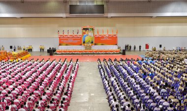 5 ศาสนาพร้อมพสกนิกรชลบุรีกว่า 2,000 คน สวดมนต์ถวายพระองค์ภาฯ ให้หายจากอาการประชวร