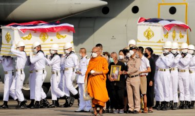 "กองทัพเรือ" จัดพิธีรับศพอย่างสมเกียรติ 6 กำลังพล เหตุเรือหลวงสุโขทัยอับปาง