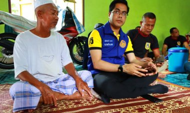 “เรือกำลังจม ผมอยู่หัวเรือ  ผมจะทำยังไง จะทำยังไง..พ่อ”