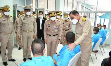 นายกฯเยี่ยมให้กำลังใจผู้รักษาตัวและร่วมพิธีพระราชทานน้ำหลวงอาบศพ 6 กำลังพล ร.ล.สุโขทัย