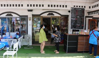 หนุ่มหลอนยา!อ้างเป็นพระศิวะถีบกระจกร้านค้าแตกเสียบขาเจ็บโคม่า