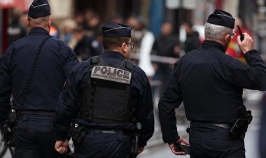 หนีตายอลหม่าน!คนร้ายเพิ่งพ้นคุกคลั่งกราดยิงผู้คนในกรุงปารีสดับ 3 เจ็บอีก 3