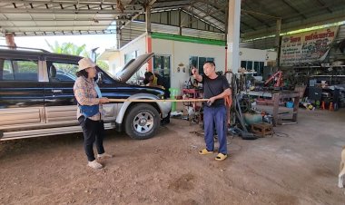 ชายคลั่งใช้อาวุธมีดไล่แทงชาวบ้านเจ็บ 5 ก่อนพลเมืองดีช่วยกันจับกุมรุมตีจนสลบ