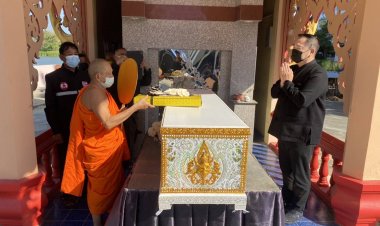 "นายกเคี้ยง" ทอดผ้าไตรเอก บังสุกุล งานฌาปนกิจศพ " พ่อสมปอง บัญญัติ”