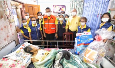 ผู้ว่าฯชลบุรีลงพื้นที่เกาะล้านเยี่ยมให้กำลังใจและมอบสิ่งของแก่ผู้สูงอายุผู้ป่วยติดเตียง