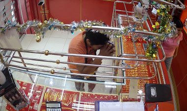 ประตูนิรภัยล็อกใจหายแว๊บ! หนุ่มชิงทองยิ้มทั้งน้ำตา รู้ชะตากรรมปีใหม่กลับนอนคุกยาว