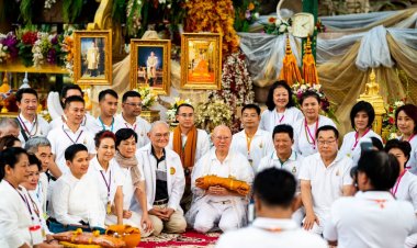 มูลนิธินักศึกษาสถาบันพระปกเกล้าเพื่อสังคม จัดโครงการอุปสมบทพระภิกษุและชีพรหมโพธิ ณ ดินแดนพุทธภูมิ ประเทศอินเดีย น้อมเกล้าฯ ถวายพระราชกุศลแด่พระบาทสมเด็จพระวชิรเกล้าเจ้าอยู่หัว