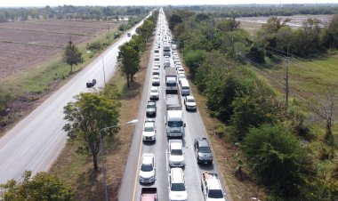 ถนนมิตรภาพติดหนึบ  ปชช.ทยอยเดินทางกลับภูมิลำเนาก่อนปีใหม่