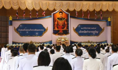 อำนาจเจริญนำคณะทุกหมู่เหล่าจัดพิธีวางพานพุ่มดอกไม้ถวายราชสักการะสมเด็จพระเจ้าตากสินมหาราช