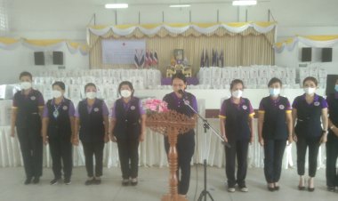 กาชาดพัทลุงลุยแจกถุงยังชีพซับน้ำตาเหยื่อน้ำท่วมหนักสุดในรอบ 20 ปี