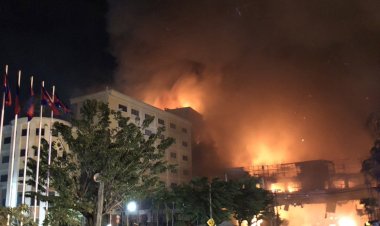 ระทึก! ไฟไหม้บ่อนกาสิโนเมืองปอยเปต คนโดดตึกหนีตายอลหม่าน