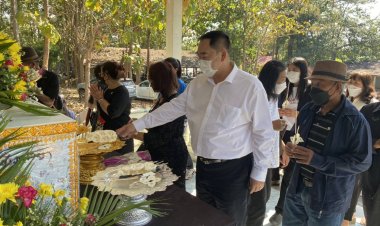 "นายกเคี้ยง"- “ผู้ใหญ่หมี” ร่วมงานฌาปนกิจ ศพ “พ่อสมศักดิ์ ยศอิ”