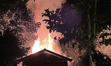 สุดเศร้าสลด! ไฟไหม้บ้านรวดเร็ว 4 พี่น้องนอนกอดกันเสียชีวิตหน้าประตู