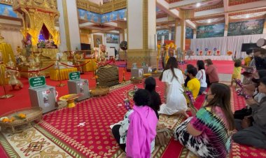 คนขอนแก่นเข้าวัดทำบุญเสริมสิริมงคลรับปีกระต่าย-พุทธศาสนิกชนพร้อมสวดมนต์ข้ามปี