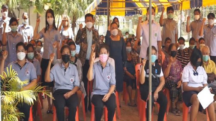 ประชาชนชาวปราจีนบุรีตื่นตัว! เร่งฉีดวัคซีนเข็มกระตุ้นกันโควิด-19 ต้อนรับวันพ่อ!