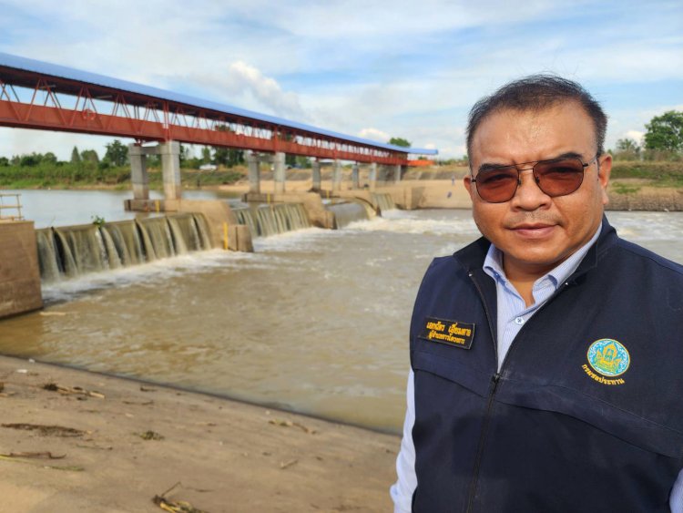 ชลประทานพิจิตรยกบานประตูฝายไฮดรอลิคพับได้ในแม่น้ำยมกักเก็บน้ำช่วยชาวนาแก้ภัยแล้ง
