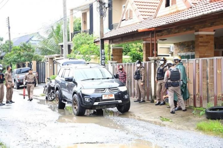 ตำรวจคุมผู้ต้องสงสัย 2 คนพร้อมรถยนต์และอาวุธปืนก่อเหตุกระหน่ำยิงกลางเมืองยะลา