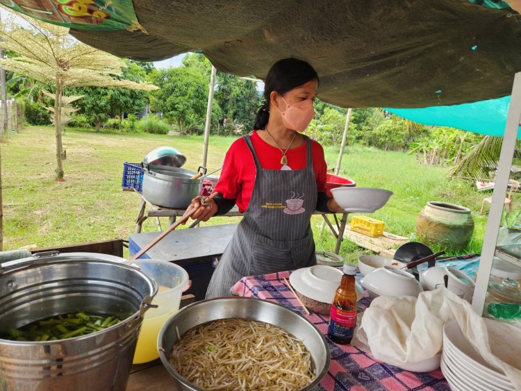 เที่ยว-กิน...อิ่มอร่อย กับ ก๋วยเตี๋ยวบ้านนอกรสเด็ดปราจีนฯ "ร้านตาแป๊ะ"เลิศรสต้มยำ-เย็นตาโฟ