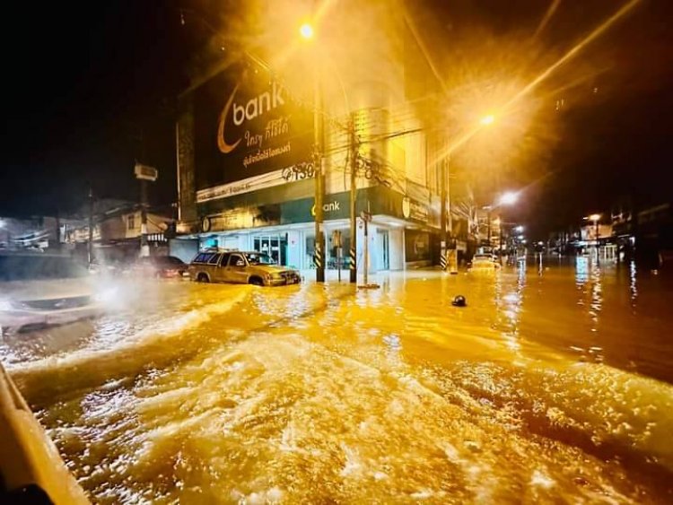 ฝนถล่มพัทลุงอ่วมหนักรอบ 20 ปี - “แม่ขรี”ศูนย์กลางเศรษฐกิจการค้าจมบาดาลสูงถึง 1.20 ม.สูญกว่า 100 ล้าน