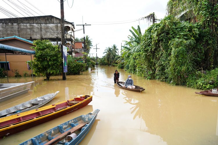 ฝนตกเริ่มลด!ยะลายังอ่วมท่วมหนัก 8 อำเภอ เดือดร้อน 23,605 คน-หลายภาคส่วนเร่งเยี่ยวยาเหยื่อ