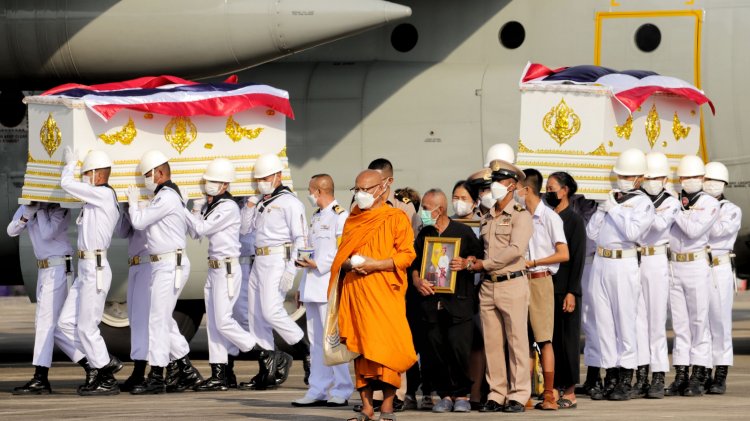 "กองทัพเรือ" จัดพิธีรับศพอย่างสมเกียรติ 6 กำลังพล เหตุเรือหลวงสุโขทัยอับปาง