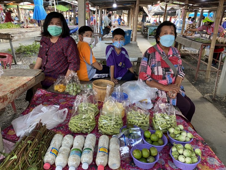 “ตลาดนัดครูจันทร์เพ็ญ” จุดเช็คอินของคนชอบของถูกและดี สินค้าจากวิถีชุมชนคนบ้านแพรก