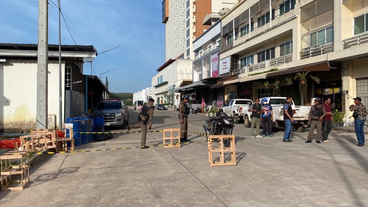 สะเทือนขวัญ!นักเที่ยวยิงกันหน้าผับ “ด่านนอกเมืองท่องเที่ยวชายแดนไทย” ผู้ช่วยผู้ใหญ่บ้านบาดเจ็บสาหัส คุมตัวผู้ต้องสงสัย 1