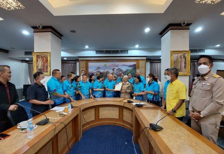 กำลังใจไม่ขาดสาย อดีตผู้บริหารกระทรวงมหาดไทยจังหวัดภาคใต้ เยี่ยมให้กำลังใจและร่วมแสดงความยินดีกับผู้ว่าฯ ปัตตานี