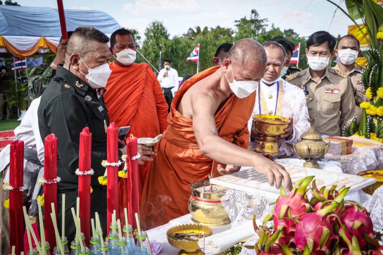 แม่ทัพภาคที่ 2 เป็นประธานพิธีบวงสรวงและวางศิลาฤกษ์อาคารเรียนโรงเรียนบ้านโนนแดงโนนม่วง