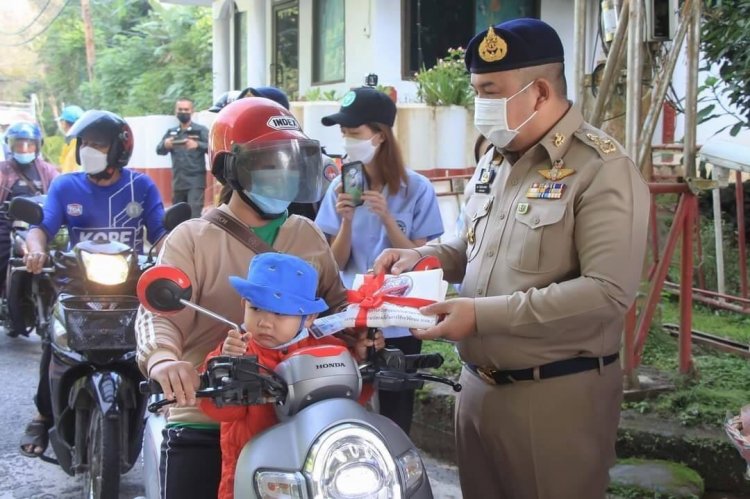 นายอำเภอเบตง ลงพื้นที่ตรวจเยี่ยมจุดตรวจ จุดบริการประชาชน