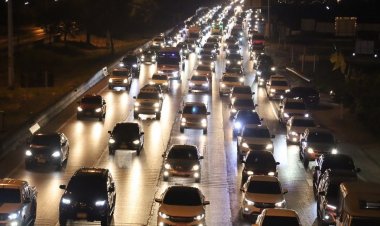 คลื่นมวลชนแห่กลับกรุงเทพฯถนน"มิตรภาพ-พหลโยธิน"หนาแน่น เต็มทุกช่องจราจร