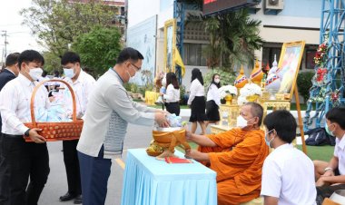 ดร.ยงยุทธ สส.สมุทรปราการนำพสกนิกรทำบุญ สวดมนต์ เพื่อถวายพระพรชัยมงคลแด่พระองค์ภา