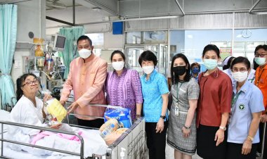 ผู้ว่าฯชลบุรีพร้อมนายกเหล่ากาชาดมอบของขวัญปีใหม่เป็นขวัญกำลังใจ ผู้ป่วย เจ้าหน้าที่ รพ.ชลบุรี