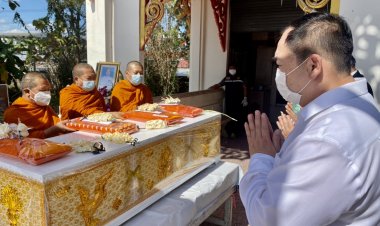 "นายกเคี้ยง-นายกเสริฐ”  ทอดผ้าไตร บังสุกุล  งานฌาปนกิจศพ " อ.สงบ สุภาโท้ ”