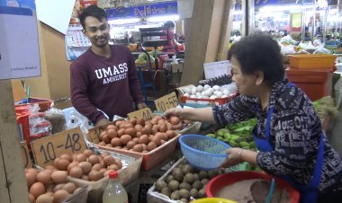 ไข่ไก่แพงหูฉี่!แม่ค้าแผงสงขลาโอดขายได้กำไร่ถาดละ5บาทแตกแค่ฟองเดียวกำไรหายเกลี้ยง