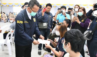 'รมต.สมศักดิ์'มอบเงินเยียวยาเหยื่อไฟไหม้สถานบันเทิง Mountain B ชลบุรี 12 ราย